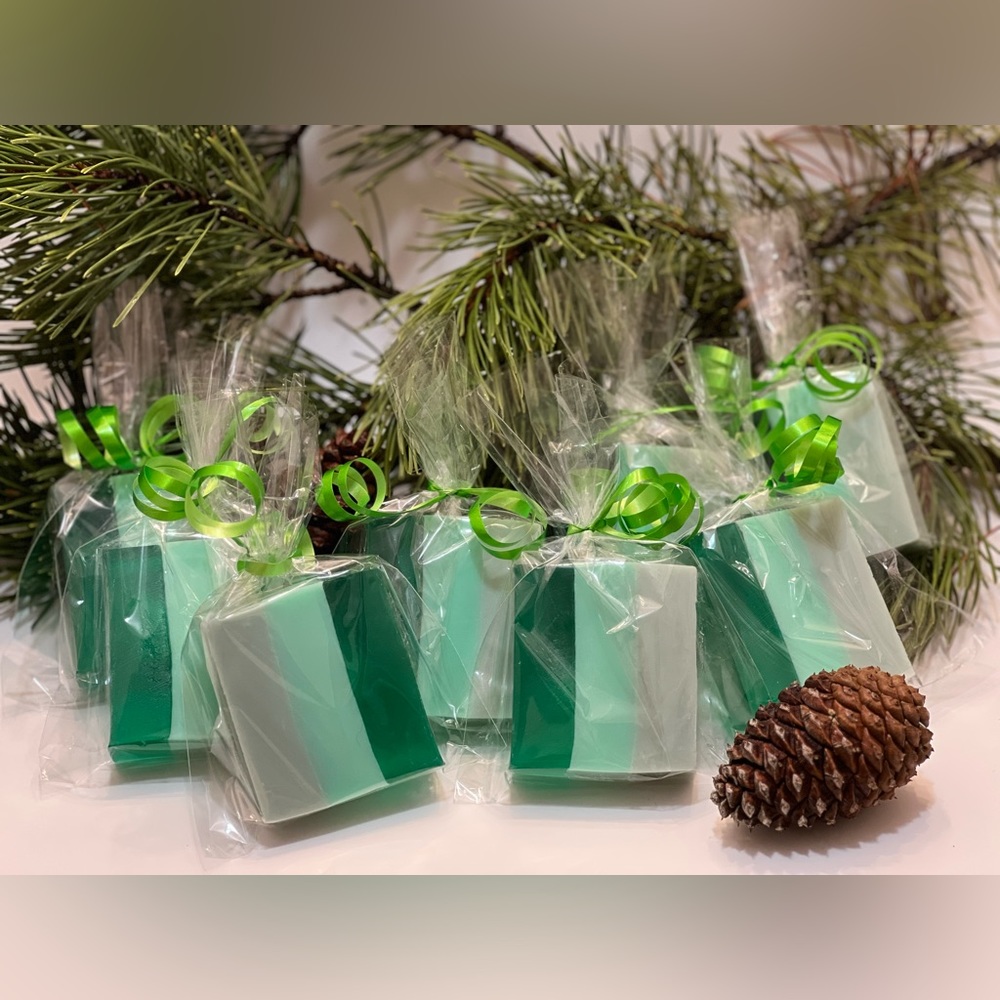 Eucalyptus and mint with citrus and pine.